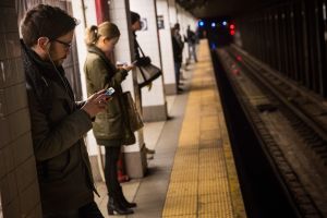 Subway riders wait for the train. (Photo Andrew Burton/Getty Images)