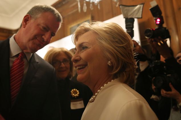 Mayor Bill de Blasio with ex-Secretary of State Hillary Clinton (Photo: for Getty Images).