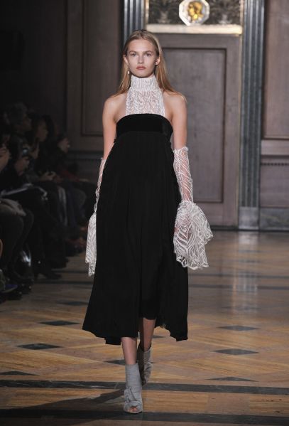 Hello lace sleeves