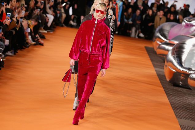 The color of the evening: hot pink