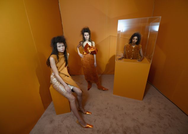 Faustine Steinmetz puts models in a box