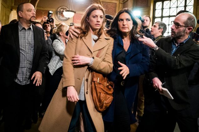 (l-r) Ice-T as Detective Odafin "Fin" Tutuola, Jessica Phillips as ACC Pippa Cox, Mariska Hargitay as Lieutenant Olivia Benson.