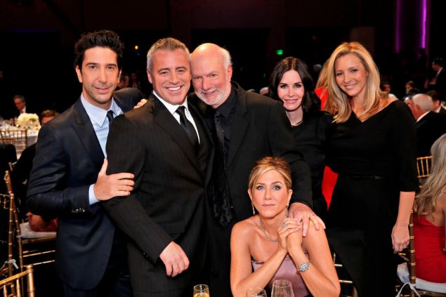 (l-r) David Schwimmer, Matt LeBlanc, James Burrows, Jennifer Aniston, Courteney Cox, Lisa Kudrow.