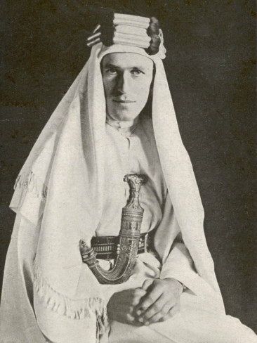 British archaeologist T.E. Lawrence, also known as Lawrence of Arabia, wearing his famous robes and jambiya dagger. (Photo: Wikimedia Commons)