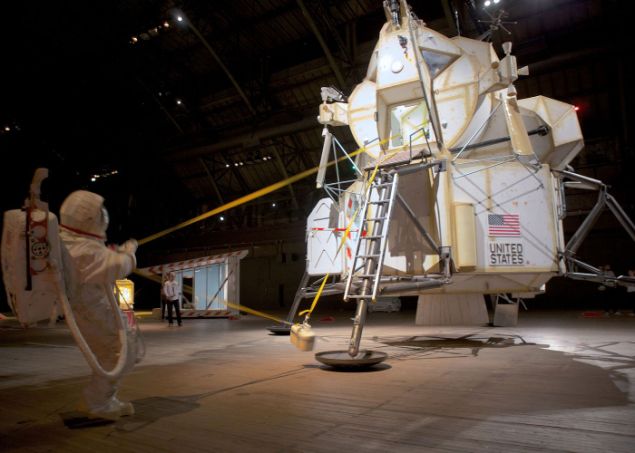 Tom Sachs, A Space Program.