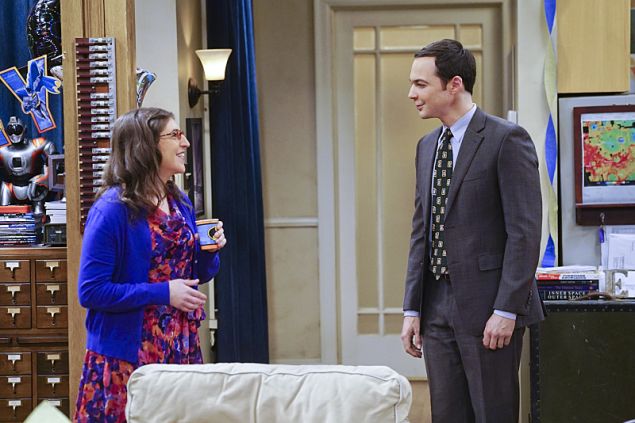 Mayim Bialik and Jim Parsons in The Big Bang Theory.