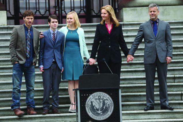  Zach Gilford, Liam James, Alison Pill, Joan Allen, and Rupert Graves in The Family. 