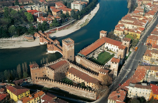Aerial view of the Castelvecchio Museum in Verona, Italy, where 17 paintings were stolen in November (Photo: De Agostini/U. Colnago/Getty)