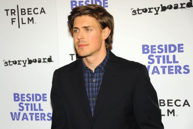 Chris Lowell has bid adieu to his bachelor pad in favor of a more traditional Soho abode with his girlfriend.
