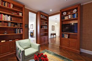 A very Beresford-esque library.