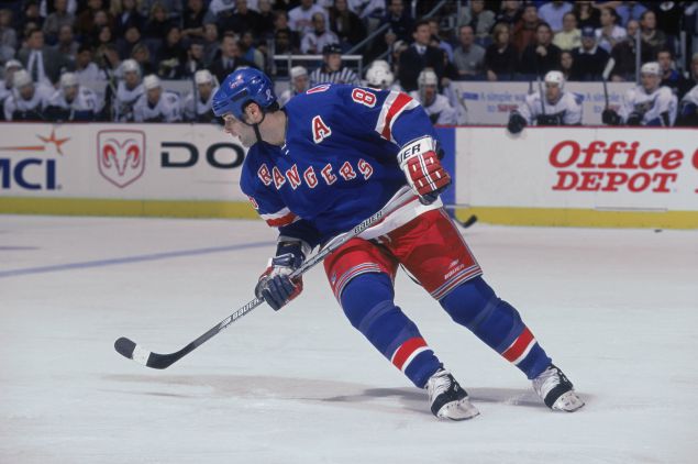 Former New York Ranger Eric Lindros is officially done with the city.