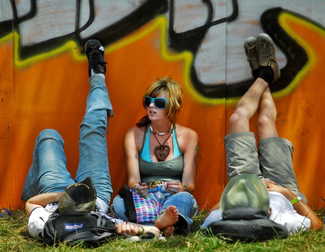 Is this Bonnaroo guest just chillin, or lamenting having to spend 100 bucks on churros?