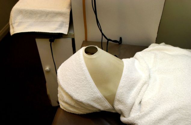 386657 03: A woman is hidden behind a dry heat mask in the first step of a facial treatment at the Face Place March 13, 2000 in Hollywood, CA. It is one of the ways some celebrities are preparing their appearances for the upcoming Oscar Awards presentatons.