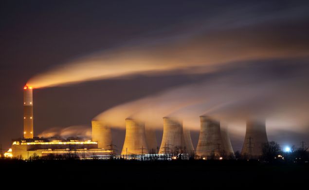 The coal fuelled Cottam power station generates electricity on November 30, 2009 in Retford, Nottinghamshire, United Kingdom.