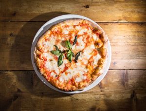 Margherita Pizza at Bettolona.