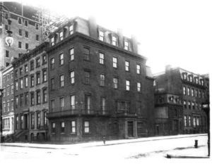 19 Gramercy Park South circa 1909, when an apartment building was added to the lot.