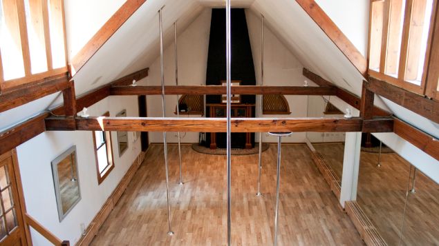 The homey Greenpoint studio, home to the tallest pole in New York City