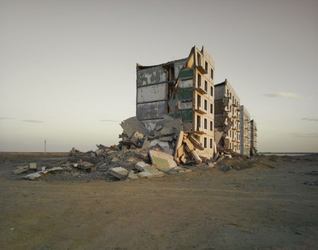Nadav Kander, The Aral Sea I (Officer's Housing), Kazakhstan, 2011. © Nadav Kander. 