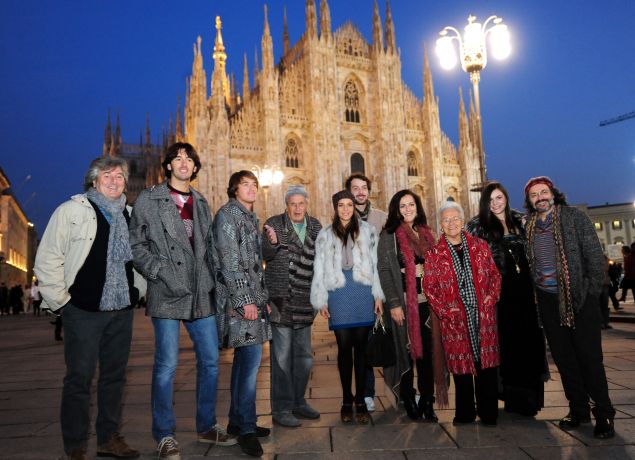  (L) Vittorio, Ottavio (C), Margherita (4L), Angela (C), Rosita (3R), Theresa (2R) in front of the Duomo cathedral.