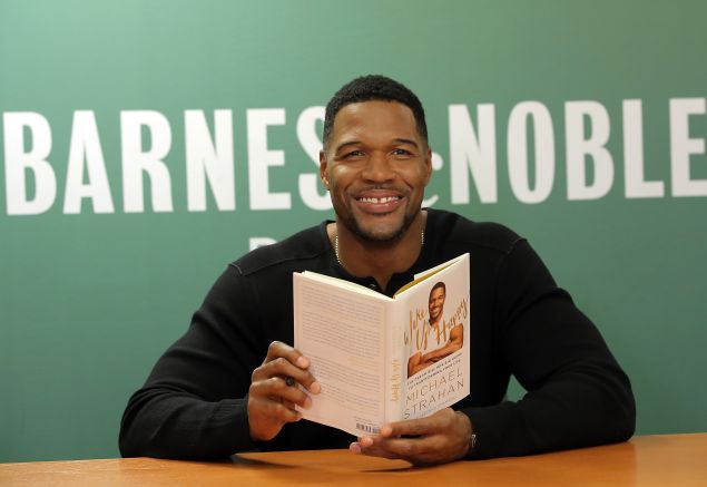 Michael Strahan discusses his book, "Wake Up Happy: The Dream Big, Win Big Guide to Accomplishing Your Goals" at 92Y