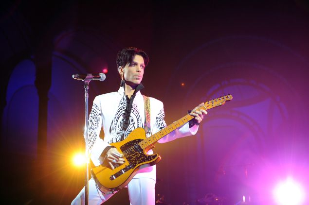 US singer Prince performs on October 11, 2009 at the Grand Palais in Paris. Prince has decided to give two extra concerts at the Grand Palais titled "All Day/All Night" after he discovered the exhibition hall during Karl Lagerfeld's Chanel fashion show.