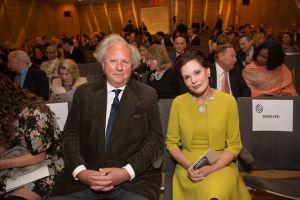 Graydon Carter and NYPL Trustee Gayfryd Steinberg at the Presidents Council Spring Dinner.