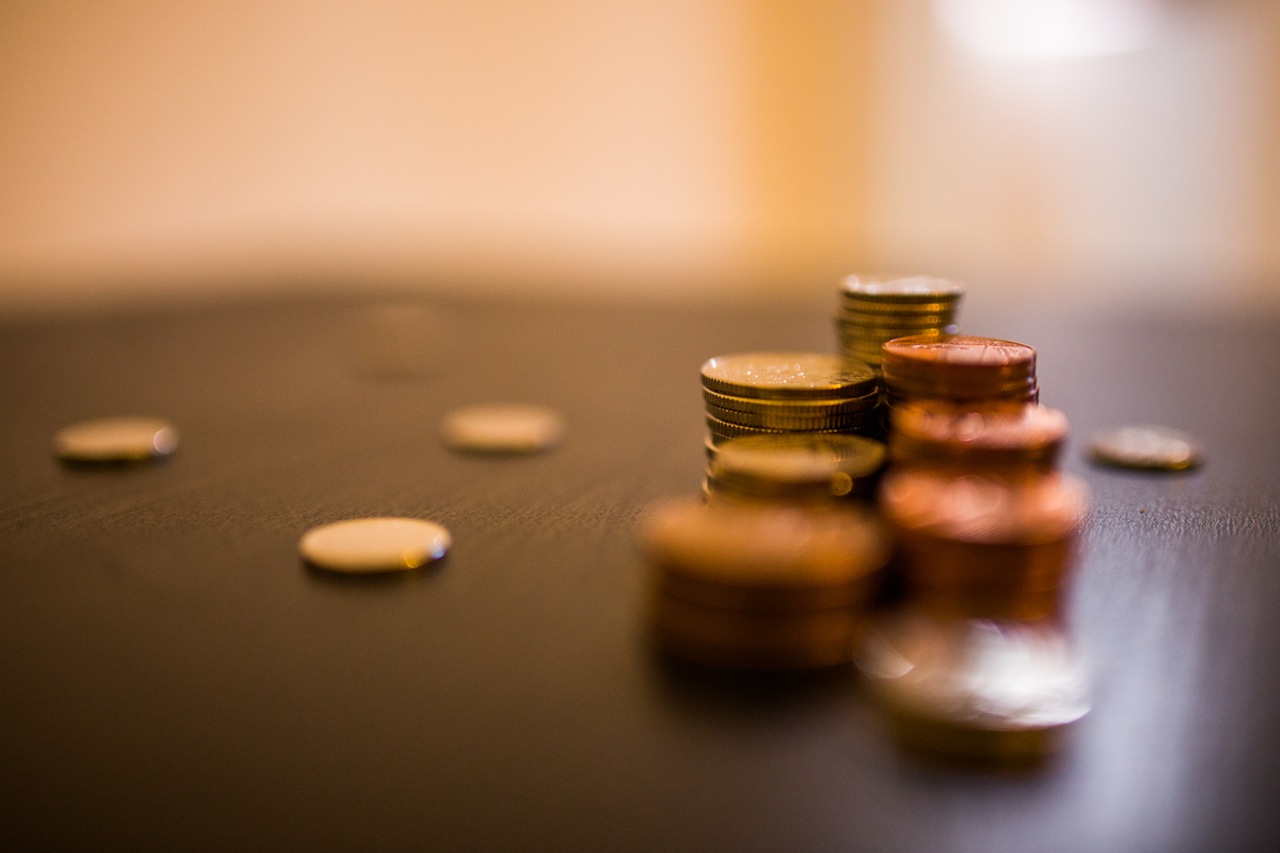 The data makes clear a gap between the industry’s overall rosy growth projections and the pinch that digital publishers feel.