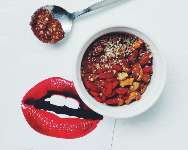 Sakara Life's Raw Chocolate Porridge.