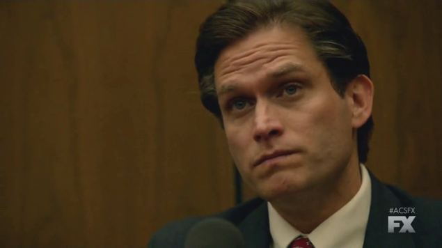 Mark Fuhrman (Steven Pasquale) on the stand in The People V. O.J. Simpson: American Crime Story