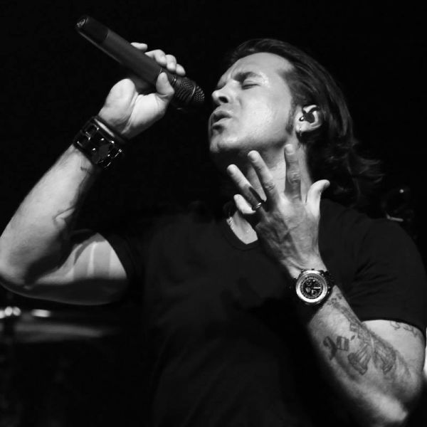Literally every picture of Scott Stapp ever.