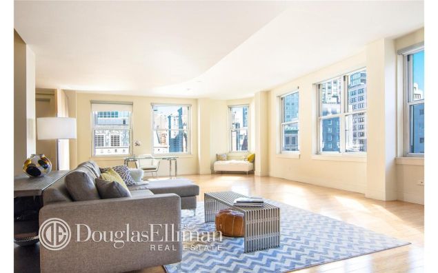 Can you spot the Brooklyn Bridge?