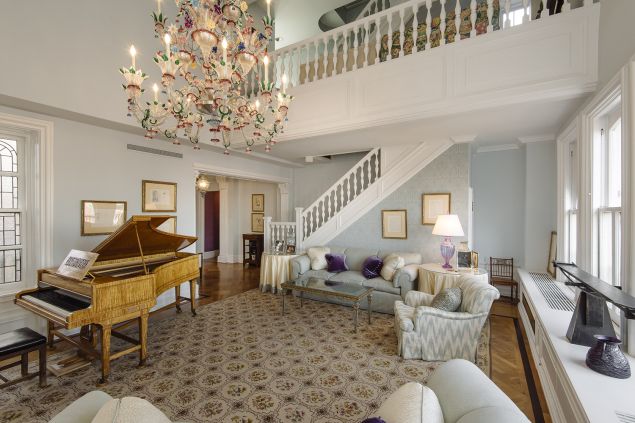 Just your ordinary musicians balcony.