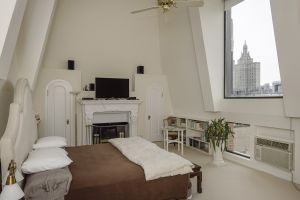 The attached studio is sans en-suite bath but with fireplace and sky-high ceilings.