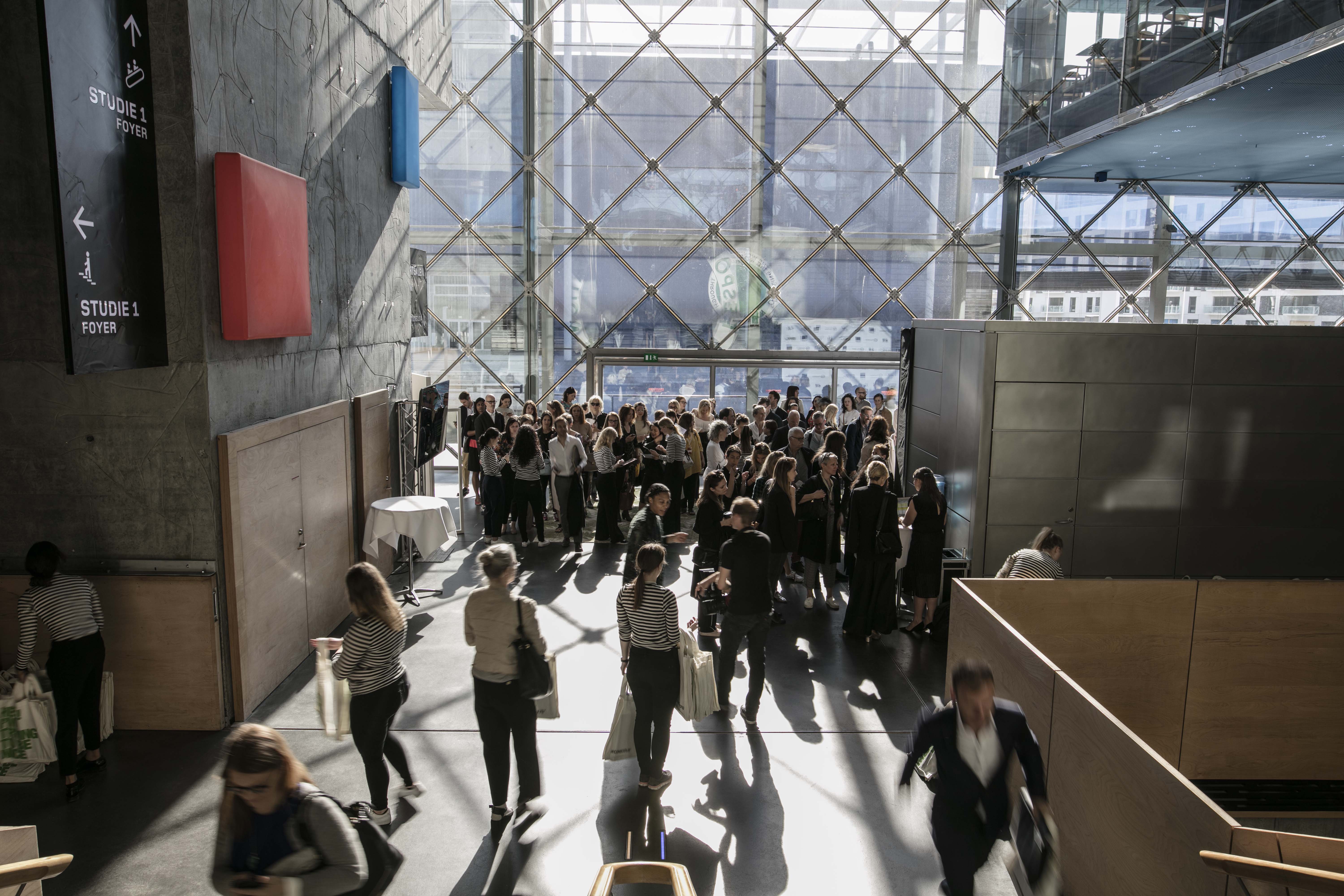Arrival hall_0025