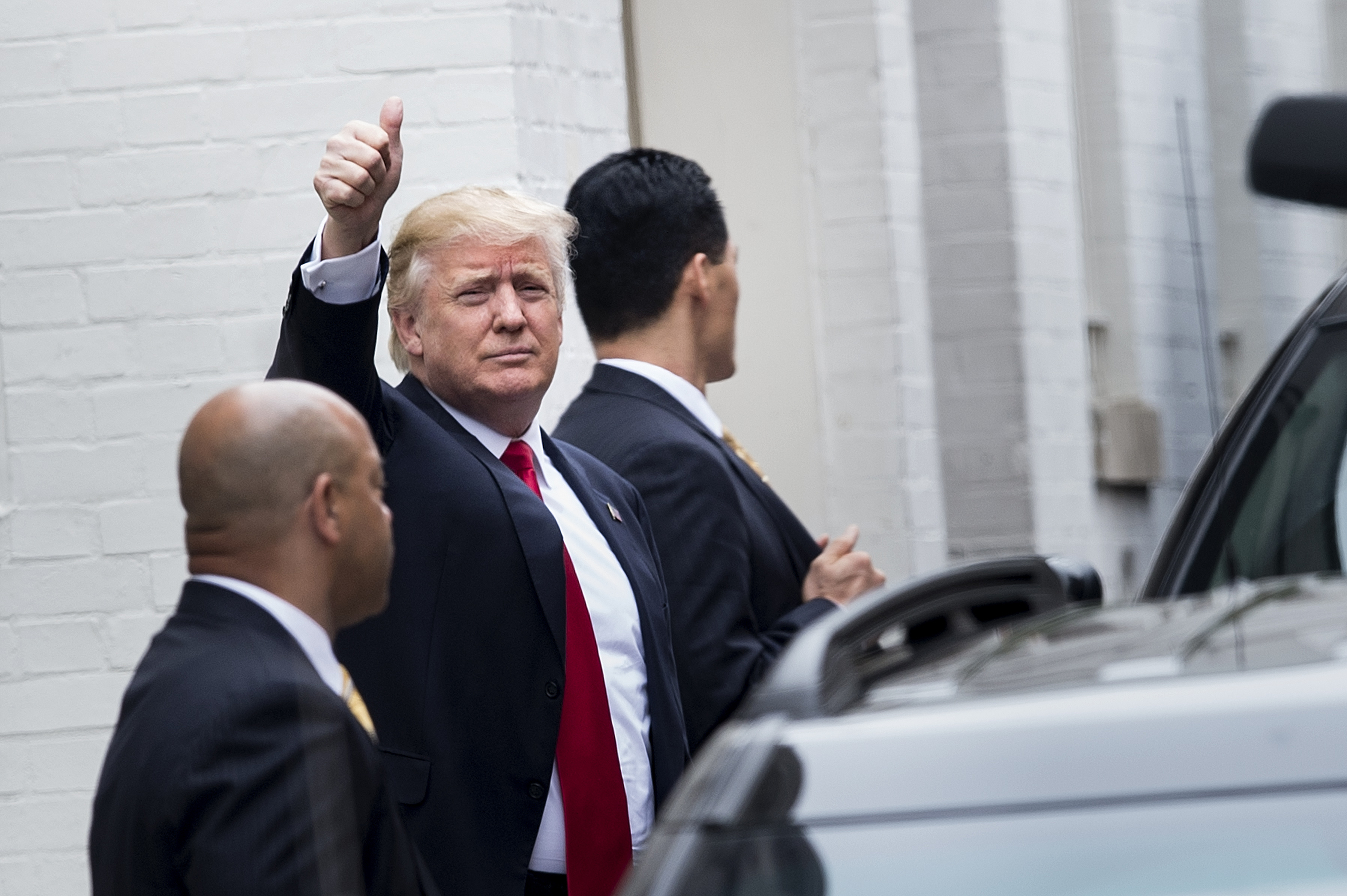Republican US Presidential candidate Donald Trump arrives for a meeting with Speaker of the House Paul Ryan (R-WI) at the National Republican Congressional Committee May 12, 2016 in Washington, DC. / AFP / Brendan Smialowski