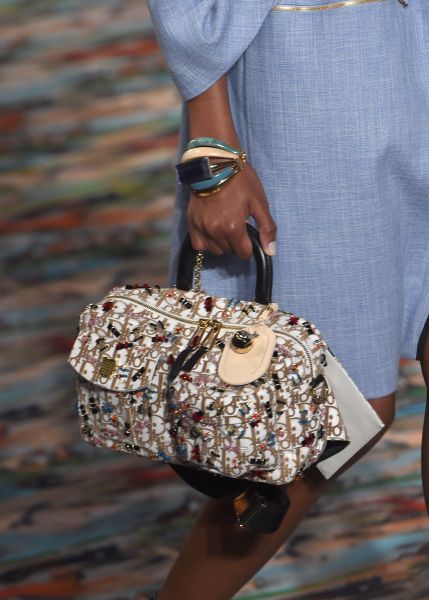 A buzzy carryall