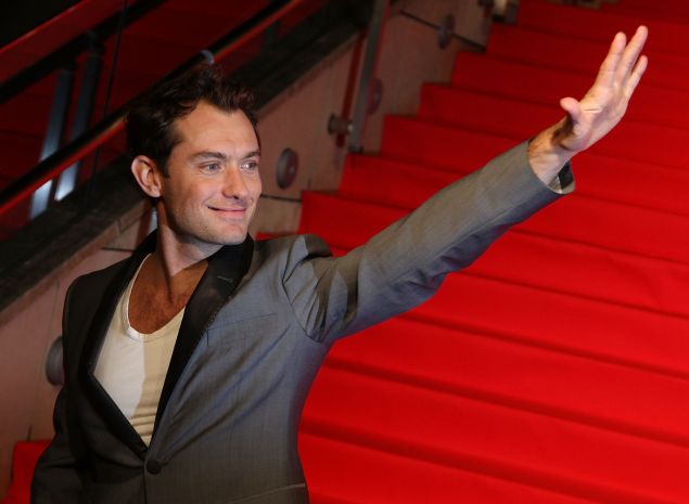 We imagine this is more what the NYU students were hoping for when they yelled Jude Law's name.