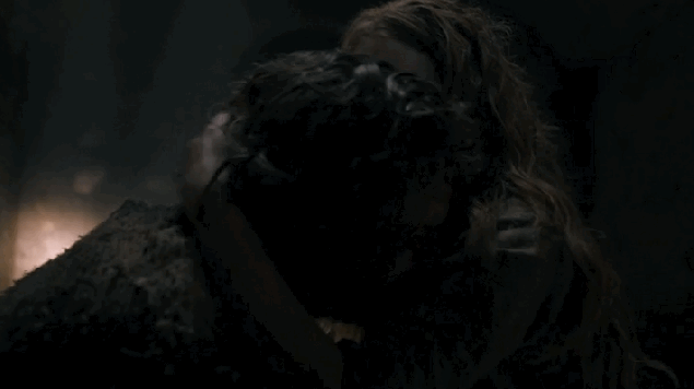 Very hug-happy episode of GOT.