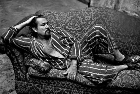Annie Liebovitz's 1995 portrait of Julian Schnabel for Rolling Stone. 