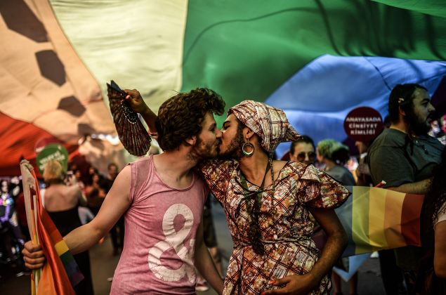 People kiss during a gay parade on Istiklal Street, the main shopping corridor in Istanbul, on June 22, 2014, during the Trans Pride Parade as part of the Trans Pride Week 2014, which is organized by Istanbul's 'Lesbians, Gays, Bisexuals, Transvestites and Transsexuals' (LGBTT) solidarity organization. AFP PHOTO/BULENT KILIC 