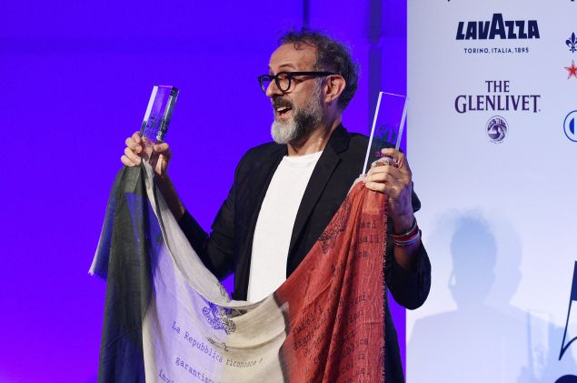 Chef Massimo Bottura accepts his #1 Best Restaurant Award