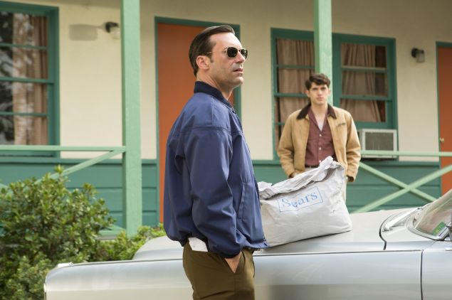 Jon Hamm as Don Draper and Carter Jenkins as Andy in Mad Men.