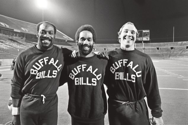 O.J. Simpson with teammates Lineman Reggie McKenzie and Guard Joe DeLamielleure