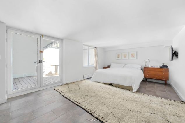 Seear renovated the condo in her short time living there.