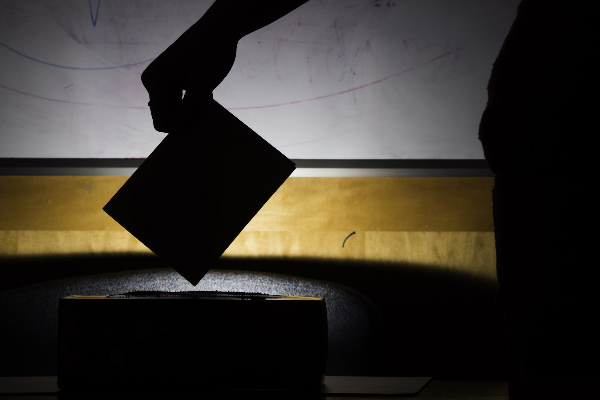 Because of the lack of alternatives, when voters become frustrated, instead of voting for another party, they stop voting.