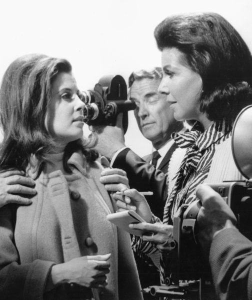 Jacqueline Susann with Barbara Parkins on the 'Valley of the Dolls' movie set.