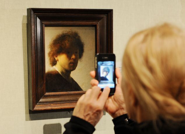 phone in art gallery