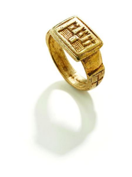 Gold male signet ring. Andros. 13ος – 14ος c. A.D.