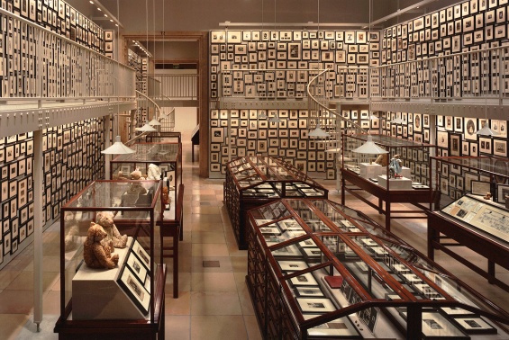 Ydessa Hendeles, Partners (The Teddy Bear Project), 2002.