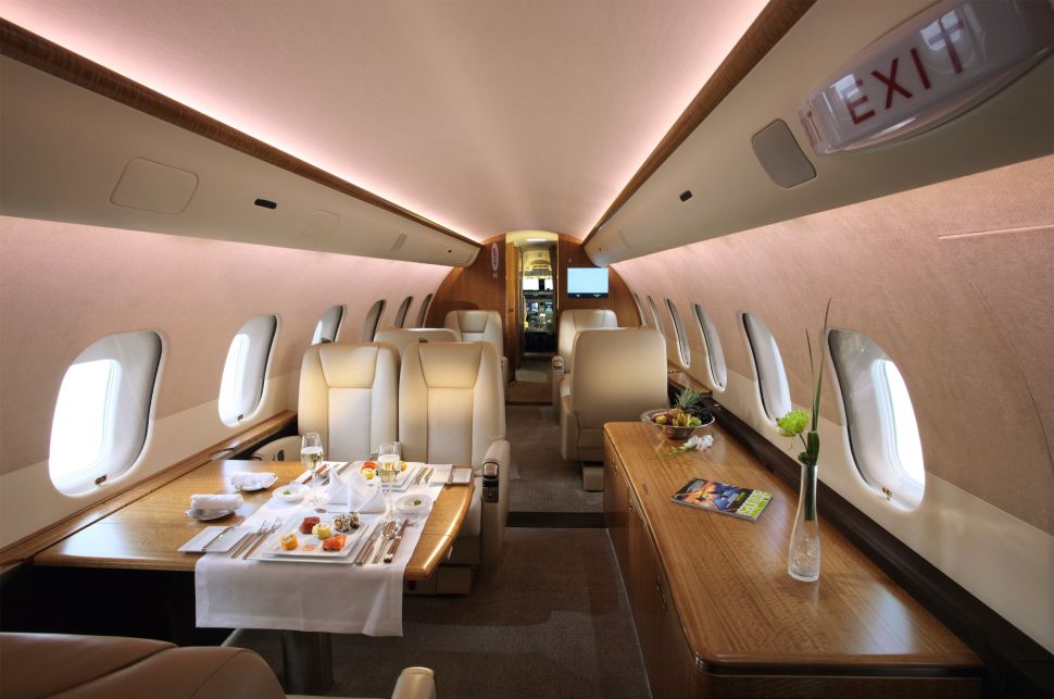 Inside a Challenger 850